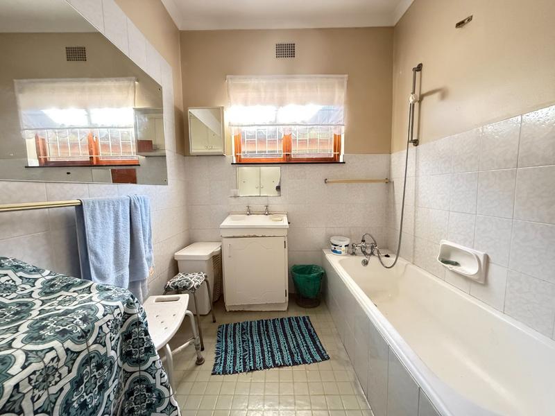 4 Bedroom Property for Sale in Bergzicht Western Cape